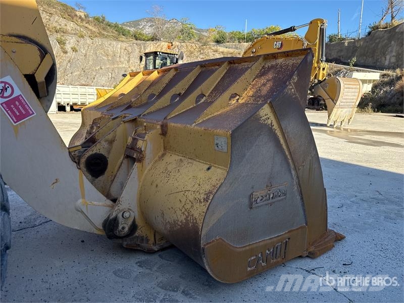 Komatsu WA500-8 Wheel Loader Pale gommate