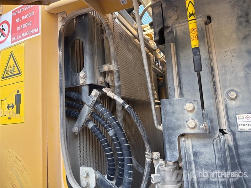 Komatsu WA500-8 Wheel Loader Pale gommate