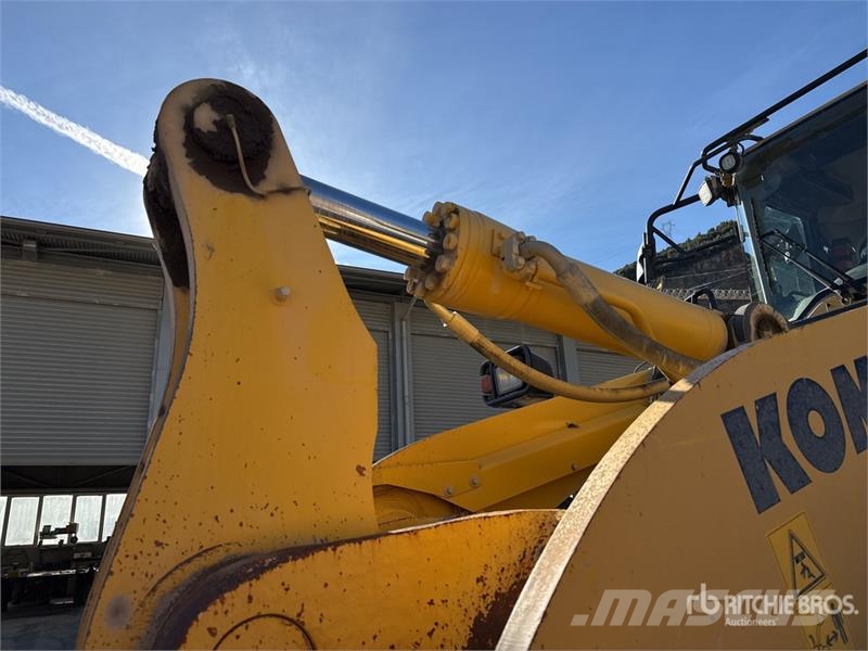 Komatsu WA500-8 Wheel Loader Pale gommate
