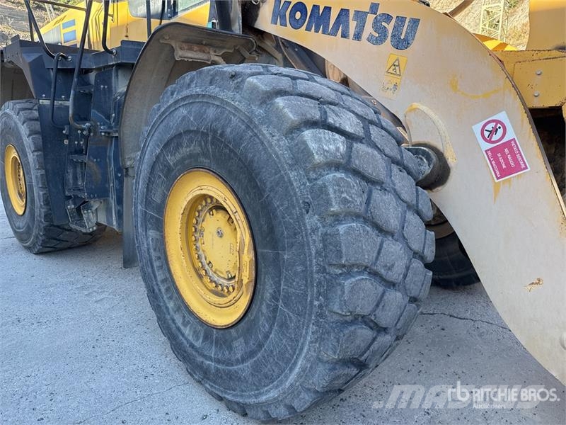 Komatsu WA500-8 Wheel Loader Pale gommate