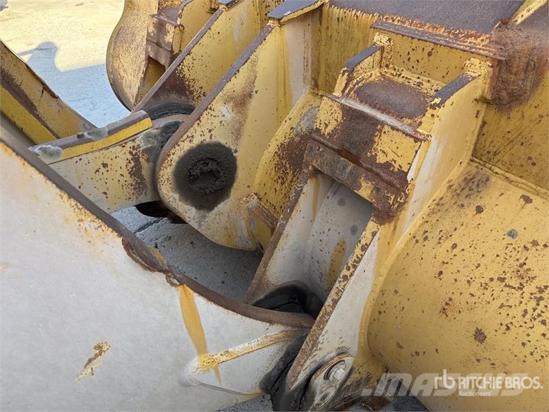 Komatsu WA500-8 Wheel Loader Pale gommate