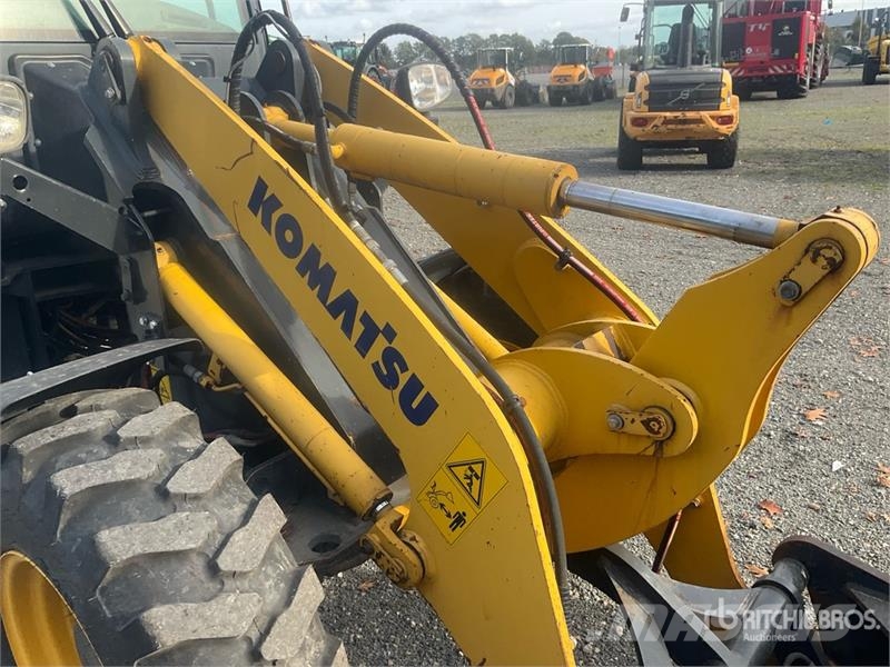 Komatsu WA80M Wheel Loader Utovarivači na točkove