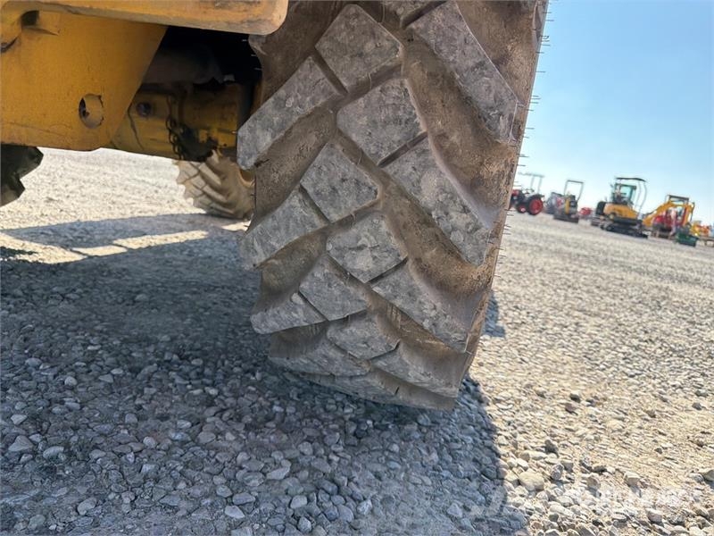 Komatsu WB70A Wheel Loader Φορτωτές με λάστιχα (Τροχοφόροι)