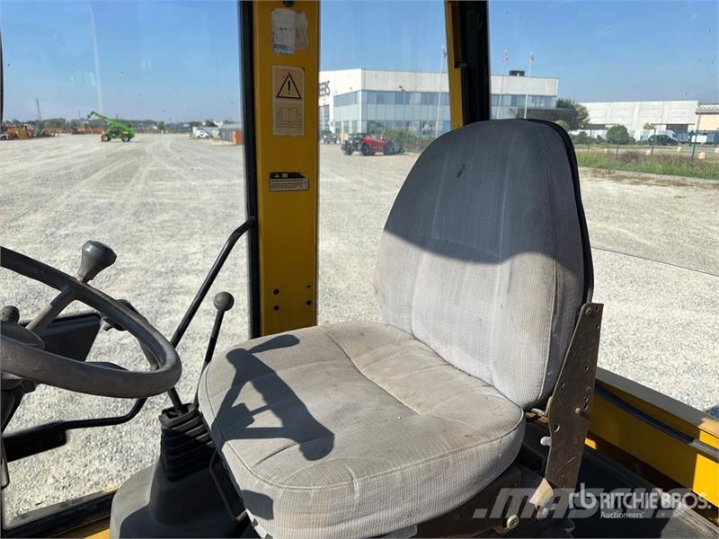 Komatsu WB70A Wheel Loader Φορτωτές με λάστιχα (Τροχοφόροι)