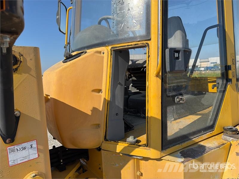 Komatsu WB70A Wheel Loader Φορτωτές με λάστιχα (Τροχοφόροι)