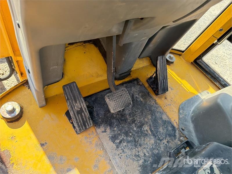 Komatsu WB70A Wheel Loader Φορτωτές με λάστιχα (Τροχοφόροι)