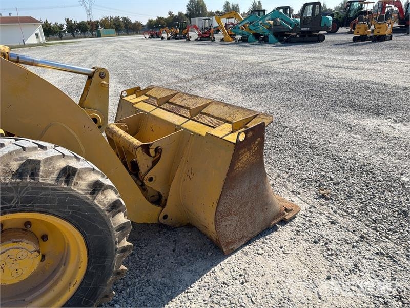 Komatsu WB70A Wheel Loader Φορτωτές με λάστιχα (Τροχοφόροι)