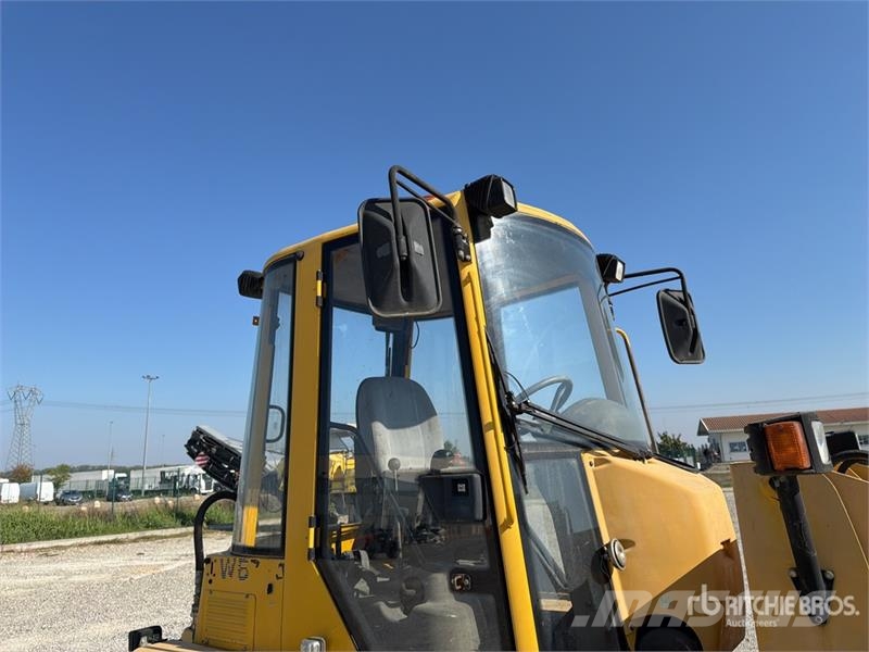 Komatsu WB70A Wheel Loader Φορτωτές με λάστιχα (Τροχοφόροι)