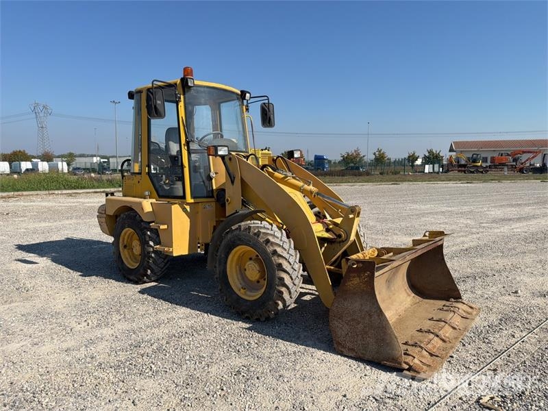 Komatsu WB70A Wheel Loader Φορτωτές με λάστιχα (Τροχοφόροι)
