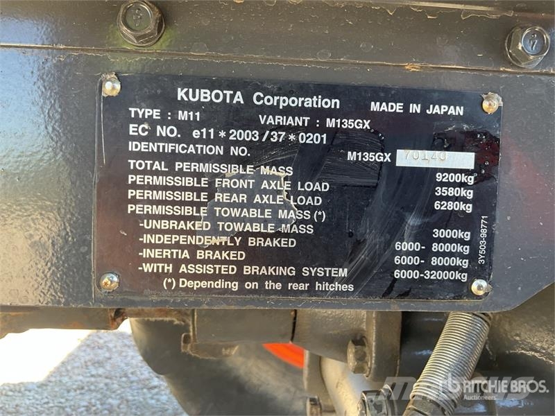 Kubota M135GX Traktori