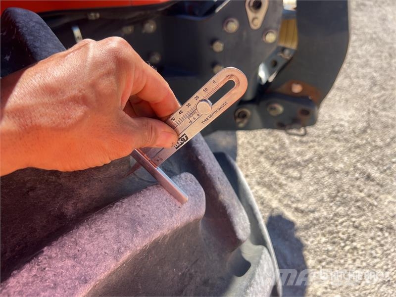 Kubota M135GX-S Tracteur Agricole 4x4 4WD Tractor الجرارات