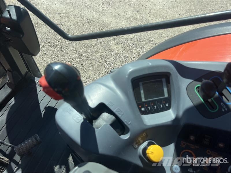 Kubota M135GX-S Tracteur Agricole 4x4 4WD Tractor الجرارات