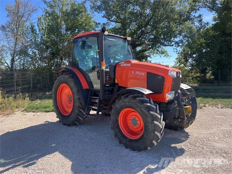 Kubota M135GX-S Tracteur Agricole 4x4 4WD Tractor الجرارات