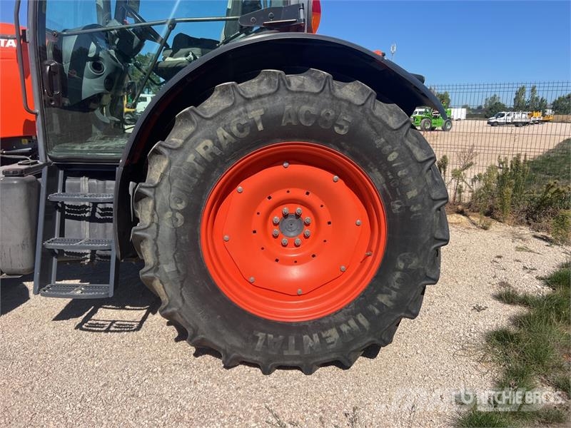 Kubota M135GX-S Tracteur Agricole 4x4 4WD Tractor الجرارات