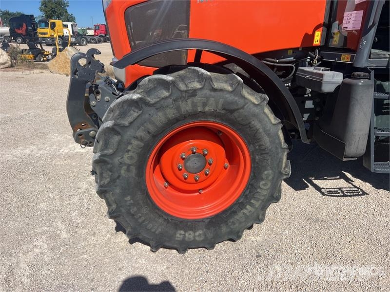 Kubota M135GX-S Tracteur Agricole 4x4 4WD Tractor الجرارات