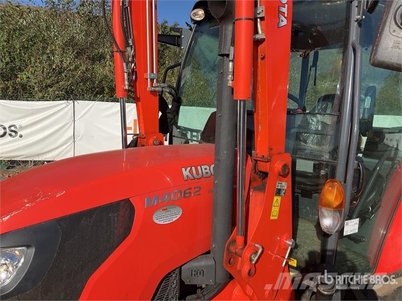 Kubota M4062 4WD Utility Tractor Mikrociągniki