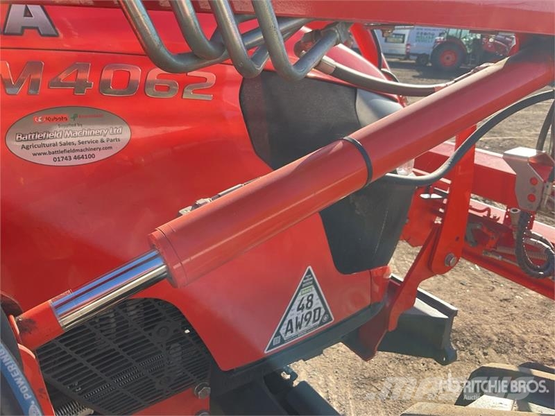 Kubota M4062 4WD Utility Tractor Kompaktní traktory