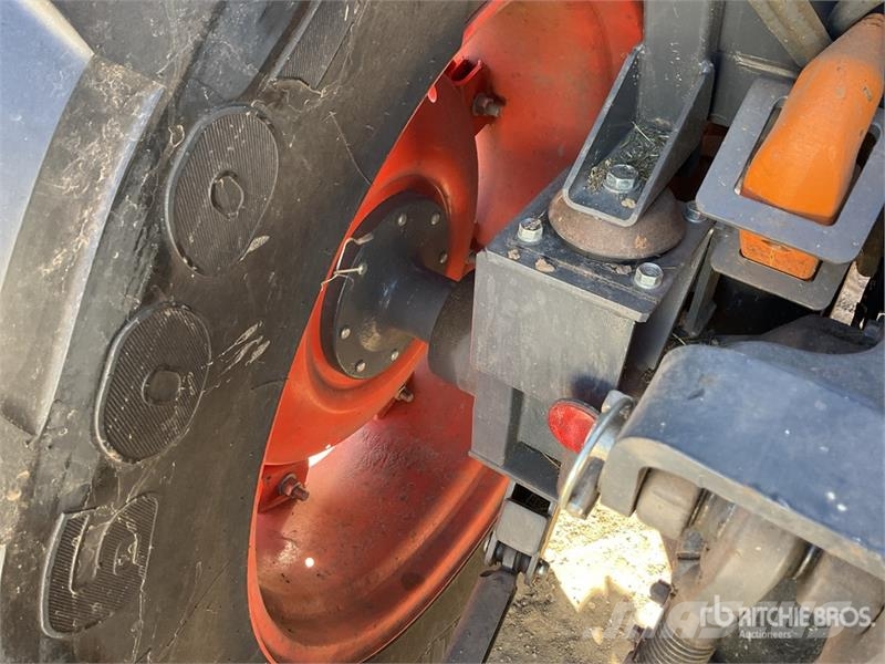 Kubota M4062 4WD Utility Tractor Mikrociągniki