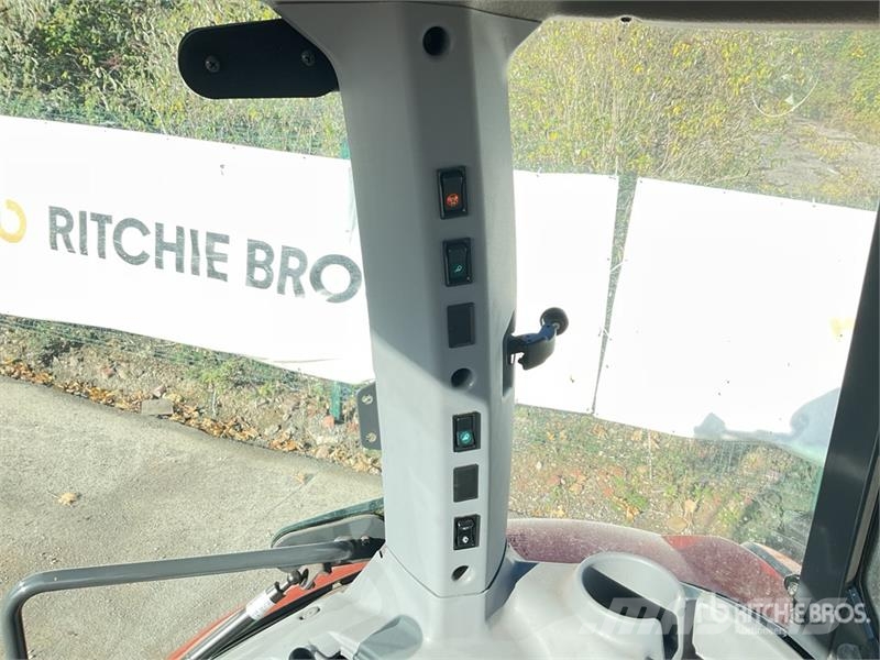 Kubota M4062 4WD Utility Tractor Mikrociągniki