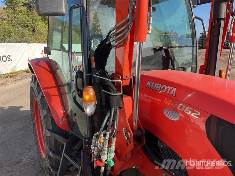Kubota M4062 4WD Utility Tractor Mikrociągniki
