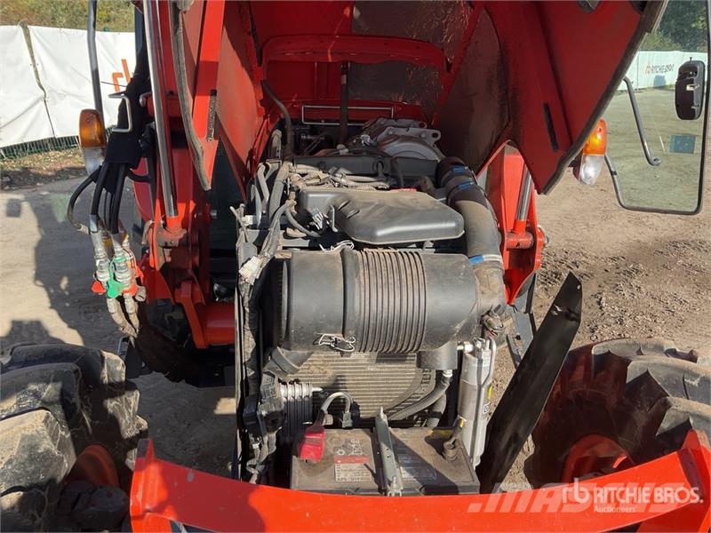 Kubota M4062 4WD Utility Tractor Mikrociągniki