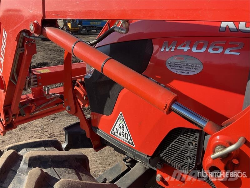Kubota M4062 4WD Utility Tractor Kompaktní traktory