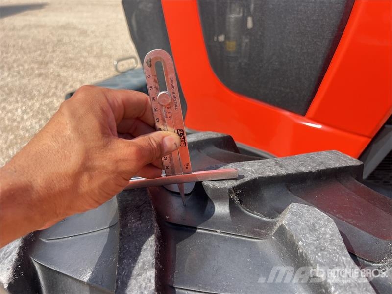 Kubota M5091 الجرارات