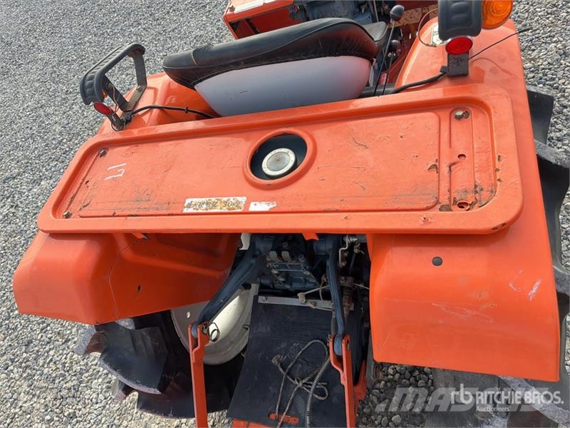 Kubota ZB1600 Utility Tractor Kompaktie traktori