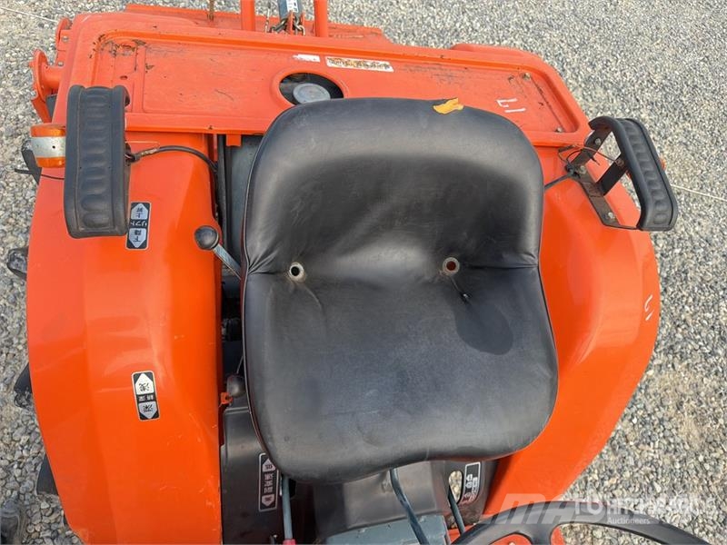 Kubota ZB1600 Utility Tractor Kompaktie traktori