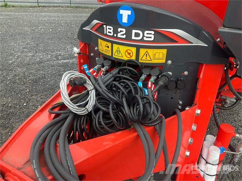 Kuhn Profile 70 18.2 DS Pull-type Feed Mixer (Unused) Fullfodervagnar