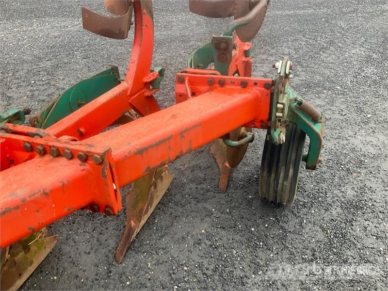 Kverneland F8 Breaking Plow Pflüge