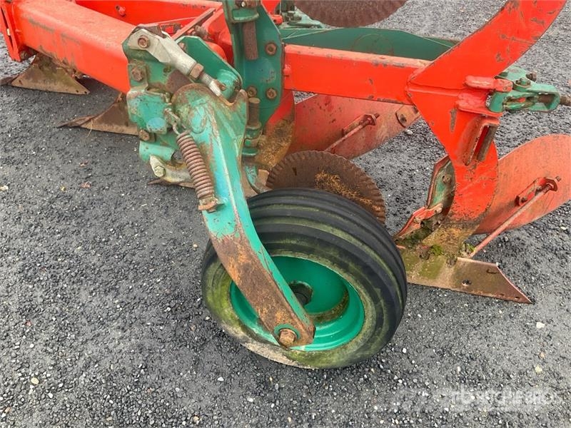 Kverneland F8 Breaking Plow Pflüge
