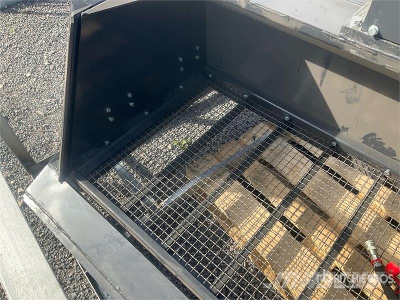 Landhonor HSB-12-72W Hydraulic Skid Steer Screening Bucket ( Puinbakken