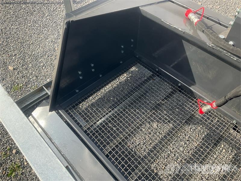 Landhonor HSB-12-72W Hydraulic Skid Steer Screening Bucket ( Puinbakken