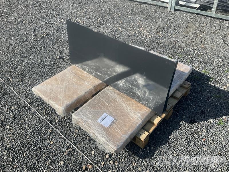 Landhonor UAP-16-45W Qty of 3 Universal Skid Steer Attachmen Overige componenten