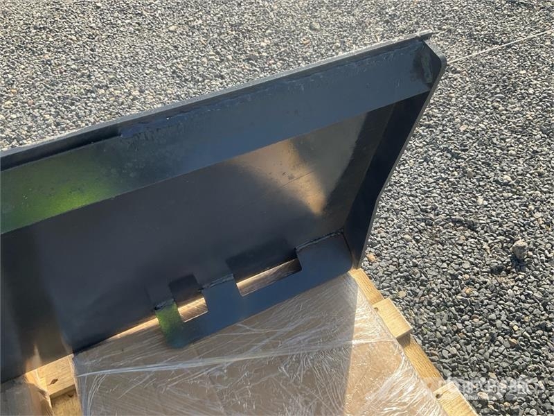 Landhonor UAP-16-45W Qty of 3 Universal Skid Steer Attachmen Overige componenten