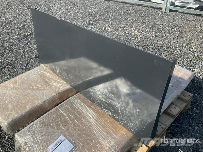 Landhonor UAP-16-45W Qty of 3 Universal Skid Steer Attachmen Overige componenten