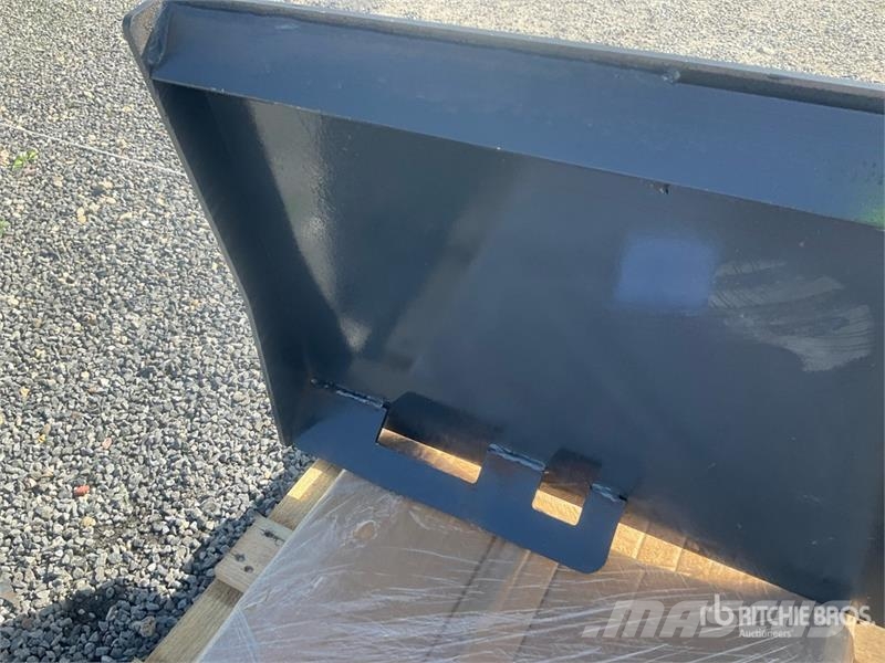 Landhonor UAP-16-45W Qty of 3 Universal Skid Steer Attachmen Overige componenten