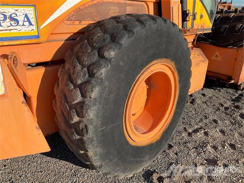Lebrero VM6 Equipment Padfoot Drum Compactor Walzenzüge