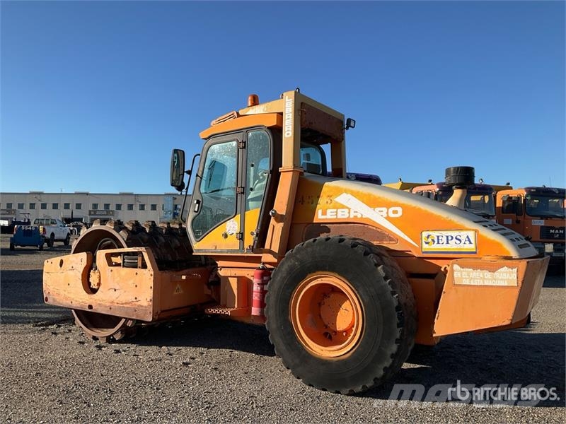 Lebrero VM6 Equipment Padfoot Drum Compactor Walzenzüge