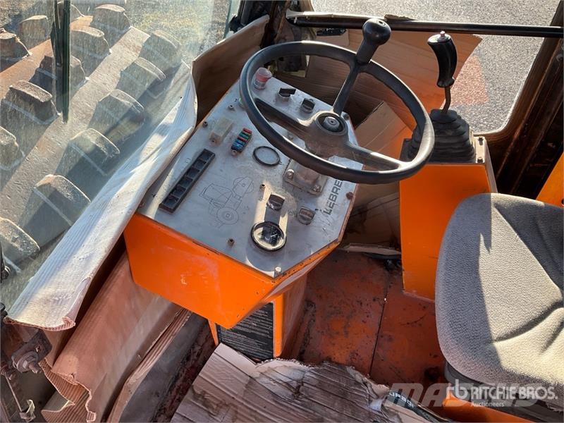 Lebrero VM6 Equipment Padfoot Drum Compactor Walzenzüge