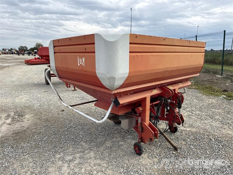 Lely Fertilizer Spreader معدات رش أسمدة