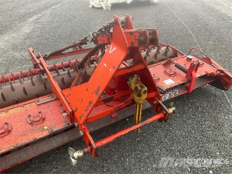 Lely Kopeg 3 Power Harrow الكاسحات وقلابات التربة ذات المحركات