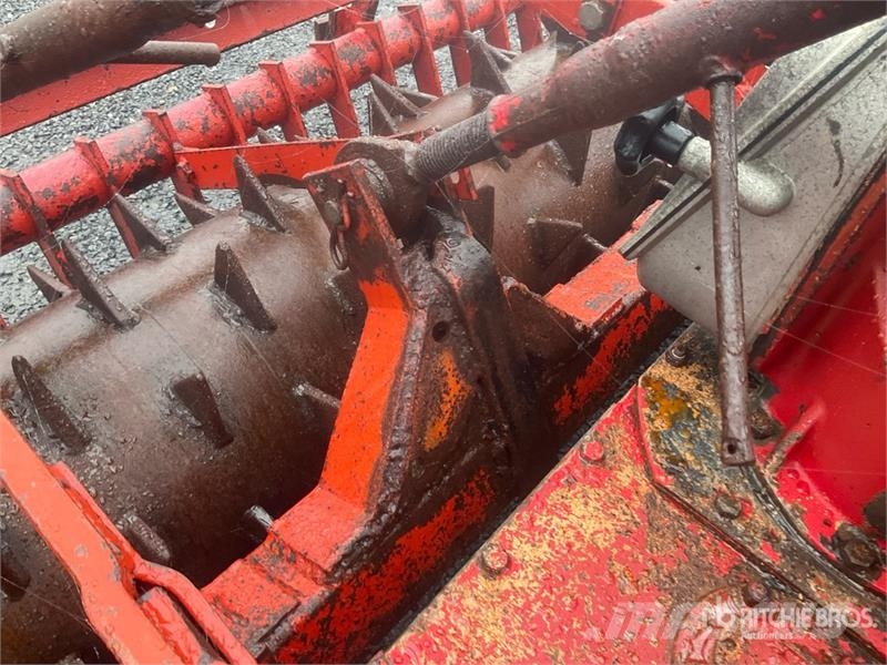 Lely Kopeg 3 Power Harrow الكاسحات وقلابات التربة ذات المحركات