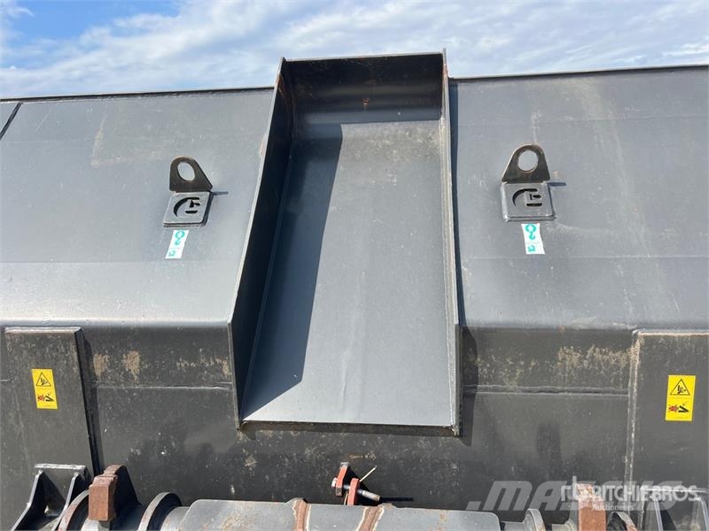  Leonardi High-Tip Wheel Loader Bucket دلاء