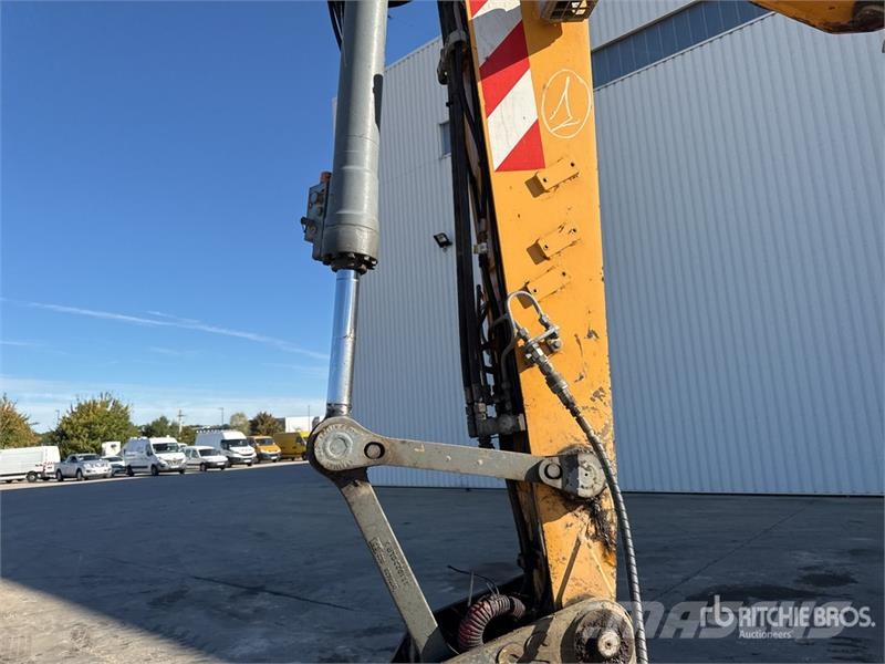 Liebherr 914 Compact Pelle Sur Pneus Wheel Excavator Kolová rýpadla