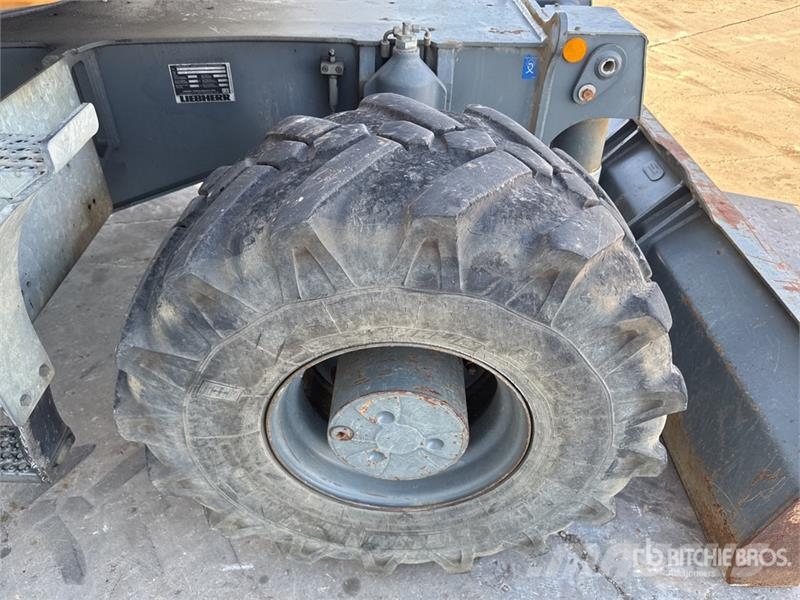 Liebherr 914 Compact Pelle Sur Pneus Wheel Excavator Kolová rýpadla