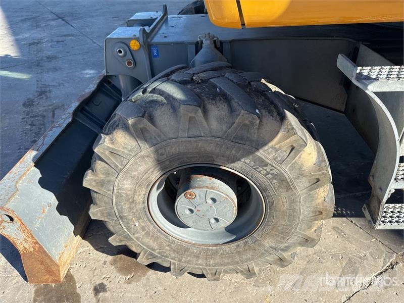 Liebherr 914 Compact Pelle Sur Pneus Wheel Excavator Kolová rýpadla
