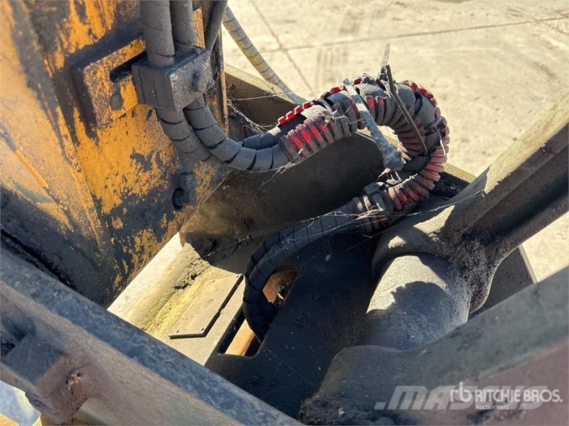 Liebherr 914 Compact Pelle Sur Pneus Wheel Excavator Kolová rýpadla