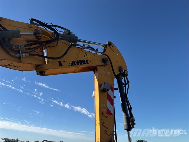 Liebherr 914 Compact Pelle Sur Pneus Wheel Excavator Kolová rýpadla